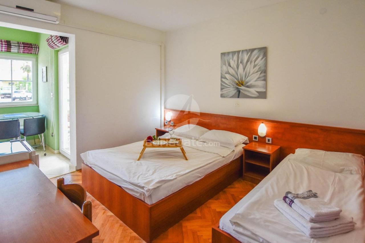 Jacqueline Apartment *