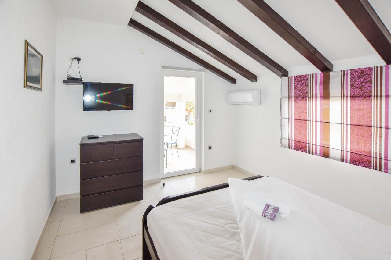 Jacqueline Apartment *