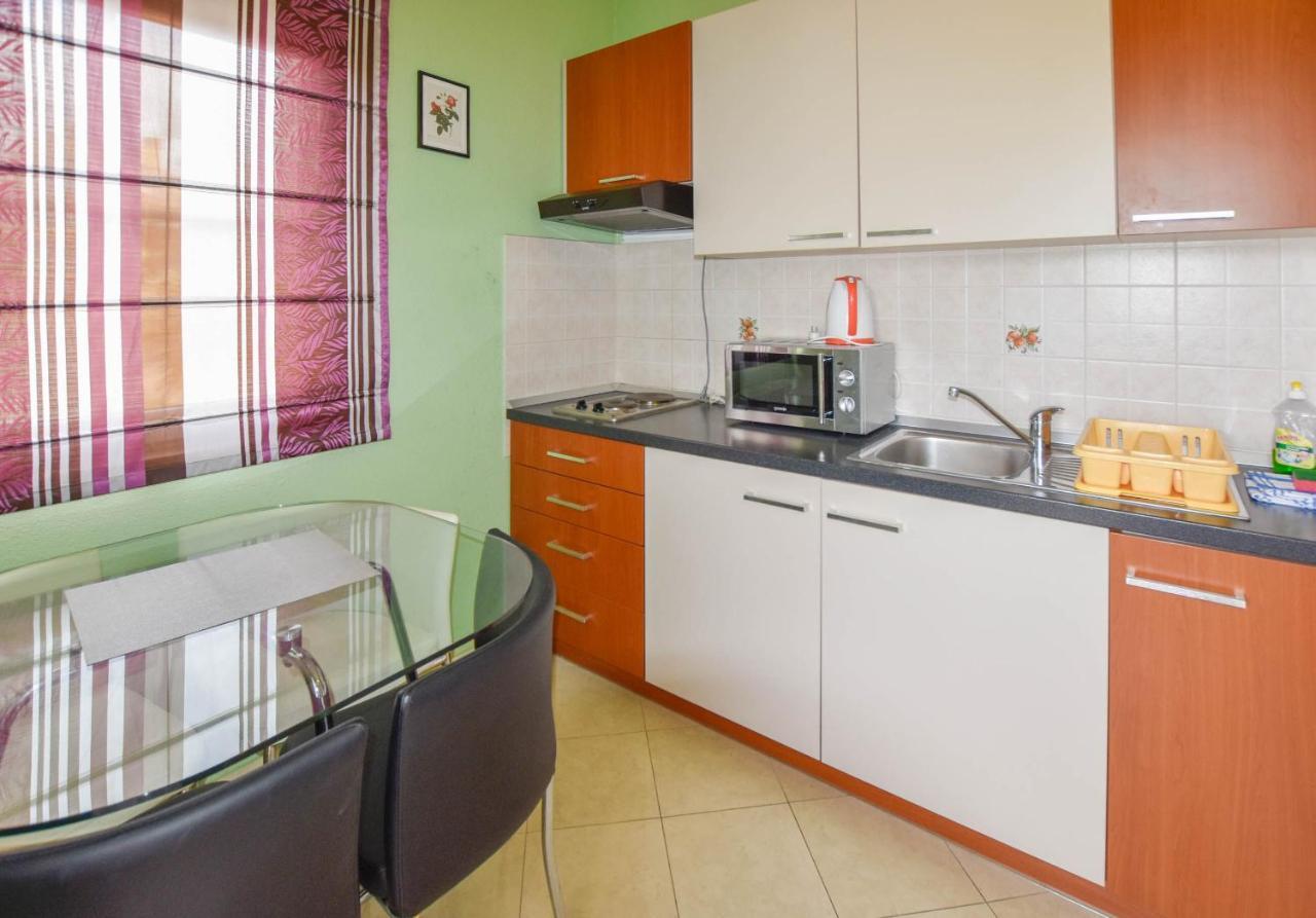Jacqueline Apartment *